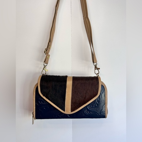 Crossbody Wallet- Tooled Mexican Hand Bag- bolsa Artisanal - Leather /Cowhide(B) - Picture 3 of 16